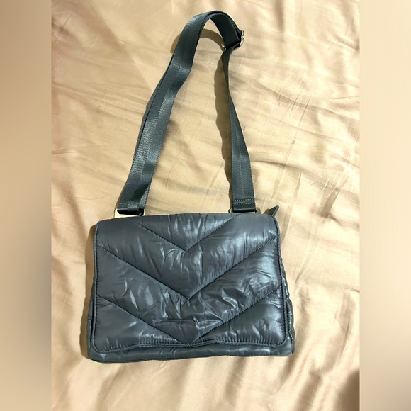 Caraa Crossbody bag - Picture 2 of 3